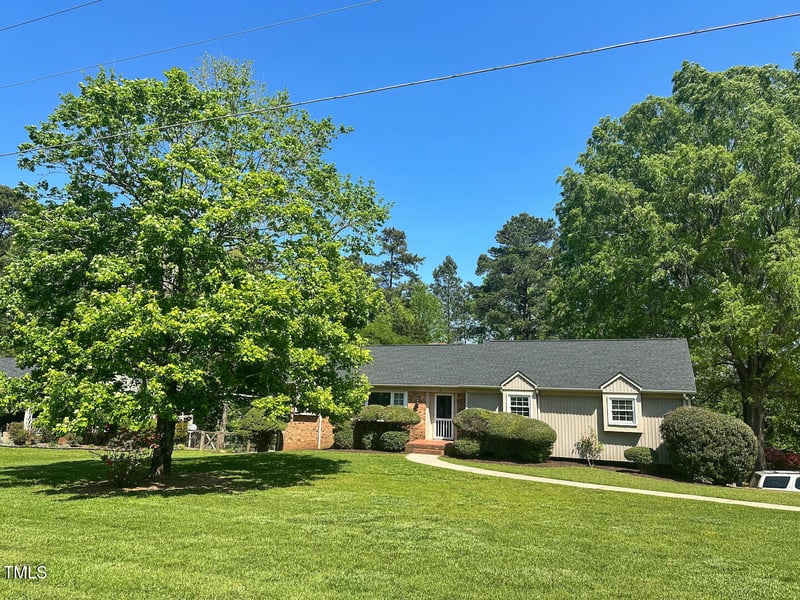 106 Chariot Dr, Sanford, NC 27330