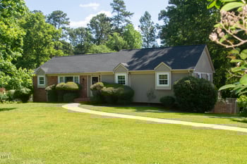 106 Chariot Dr, Sanford, NC 27330