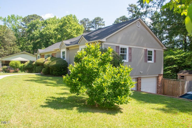 106 Chariot Dr, Sanford, NC 27330
