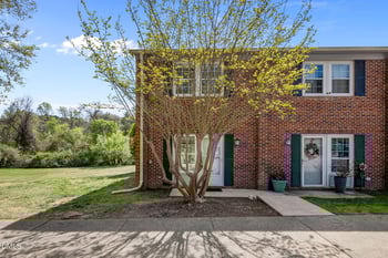 106 Chaucer Ct, Carrboro, NC 27510