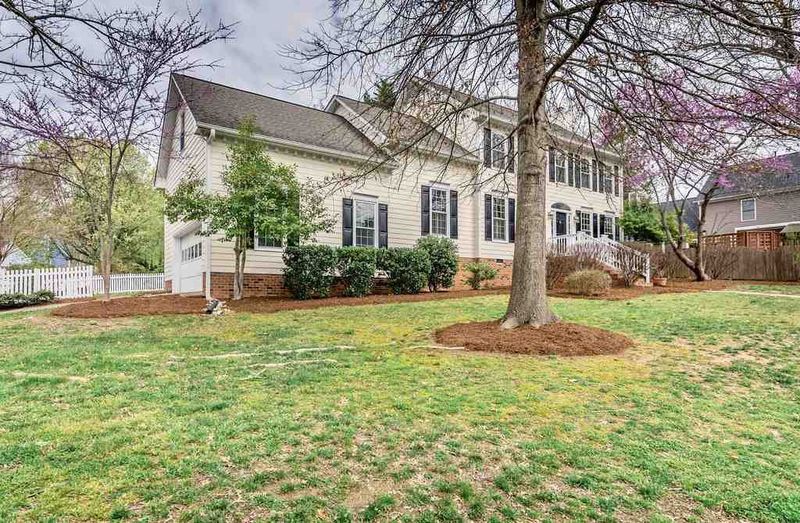 106 Chippoaks Dr, Chapel Hill, NC 27514