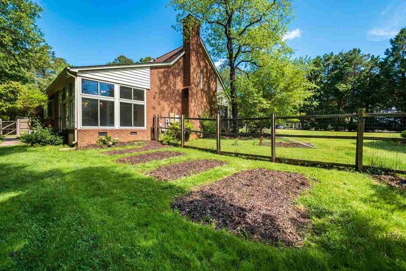 106 Cobblestone Pl, Chapel Hill, NC 27516
