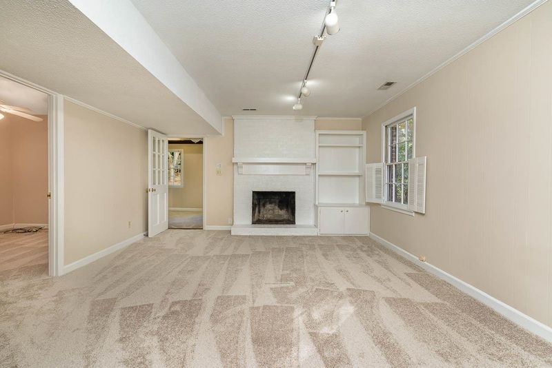 106 Concord Dr, Chapel Hill, NC 27516