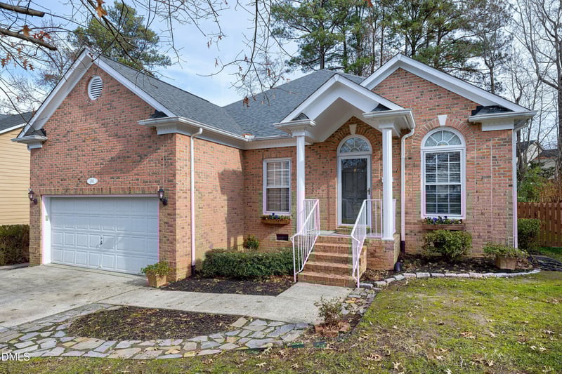 106 Daleshire Dr, Cary, NC 27519