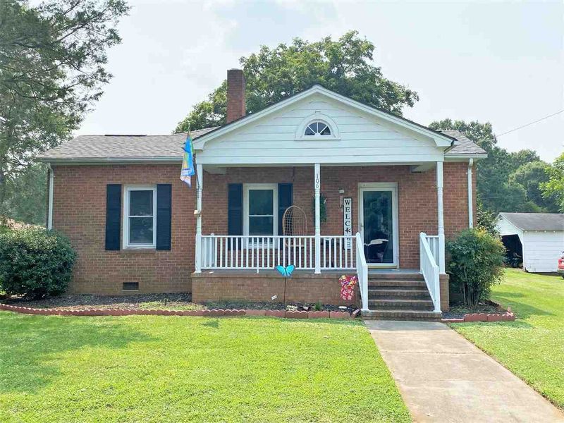 106 Elm St, Haw River, NC 27258