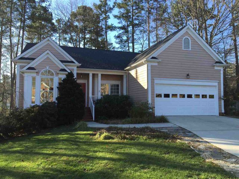106 Elsmore Ct, Cary, NC 27607