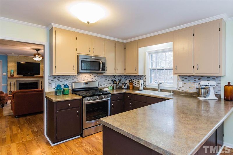 106 Fairntosh Pl, Durham, NC 27712