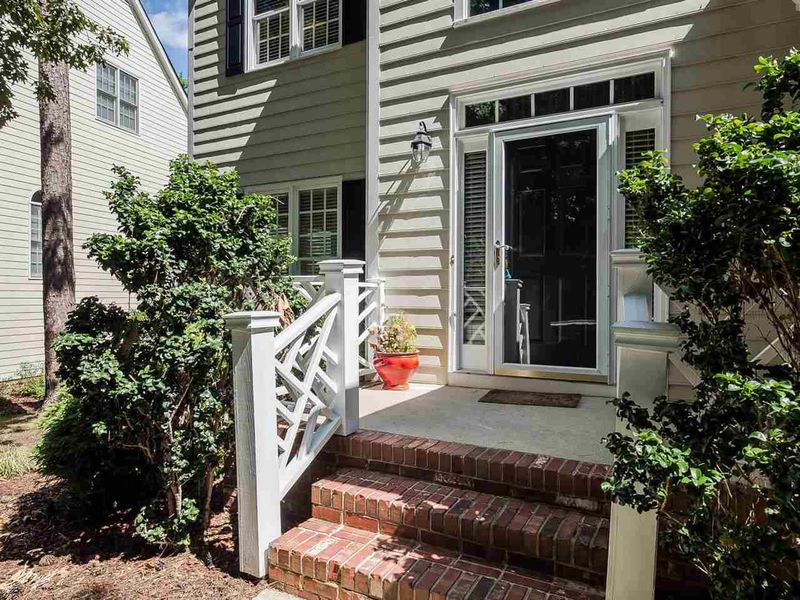 106 Ferncroft Ct, Cary, NC 27519