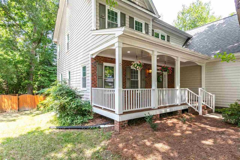 106 Forest Edge Dr, Cary, NC 27518