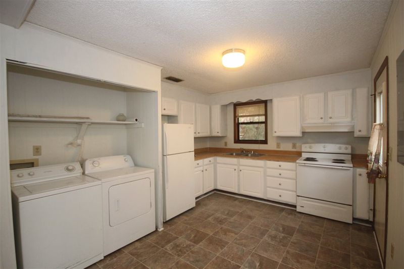 106 Forsyth Dr, Chapel Hill, NC 27517