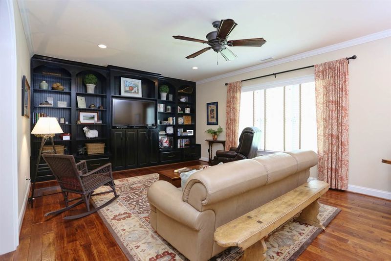 106 Founders Ridge Dr, Chapel Hill, NC 27517