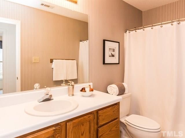 106 Gatehouse Ln, Durham, NC 27707