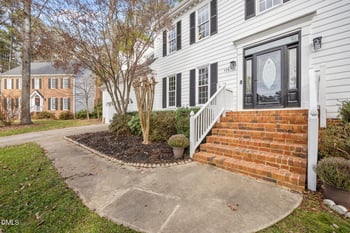 106 Glenhigh Ct, Cary, NC 27511