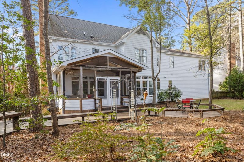 106 Glenhigh Ct, Cary, NC 27511