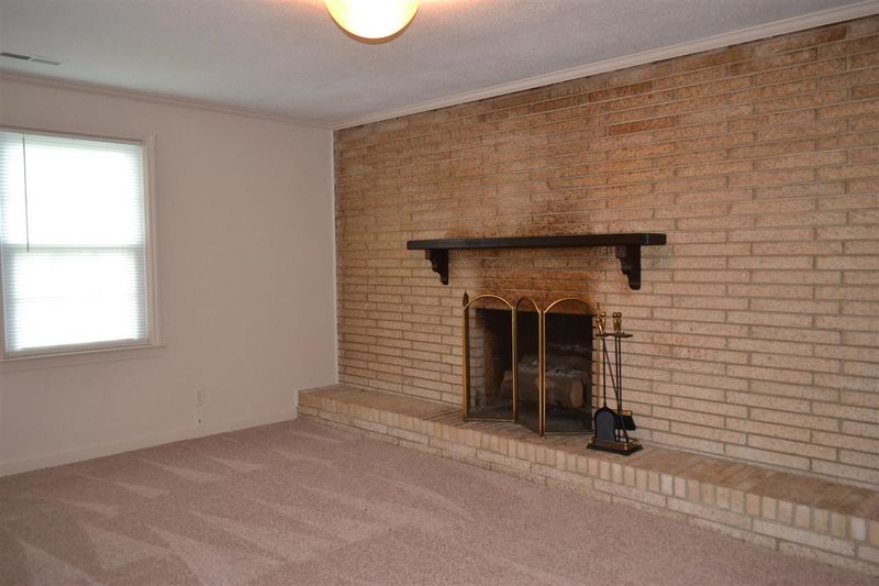 106 N Hall St, Benson, NC 27504