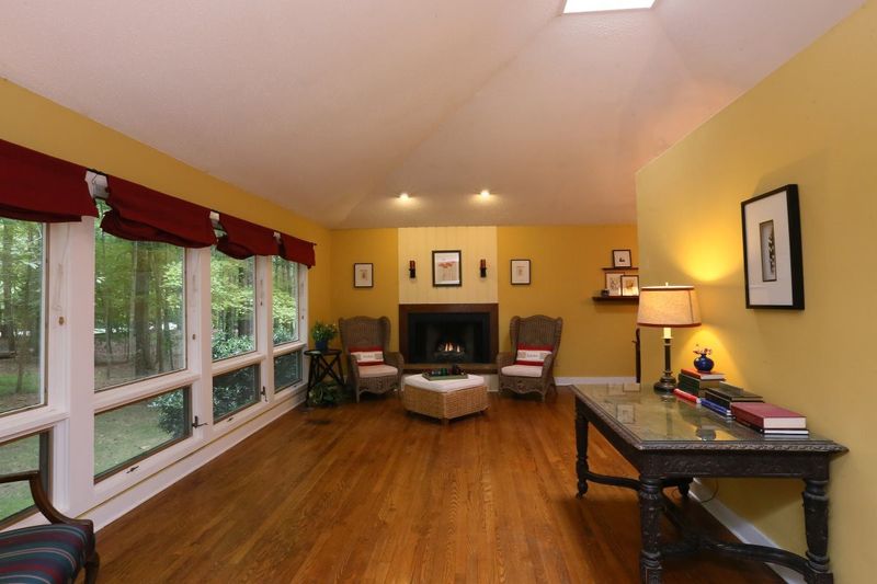106 Hunter Hill Rd, Chapel Hill, NC 27516