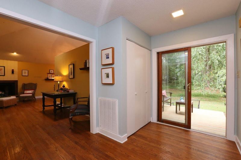 106 Hunter Hill Rd, Chapel Hill, NC 27516
