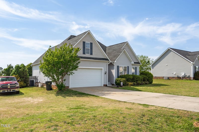 106 Jj Dr, Benson, NC 27504