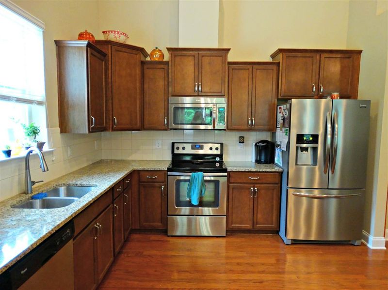 106 Knoll Ct, Garner, NC 27529