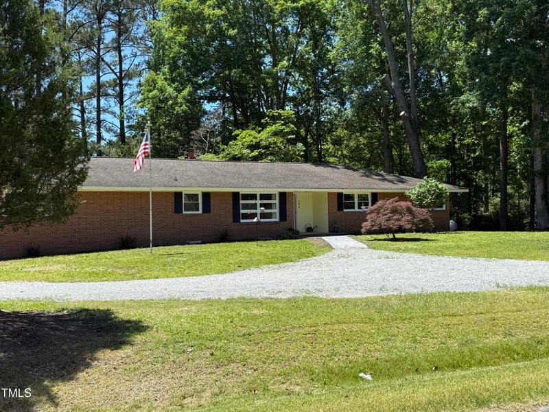 106 Lakeside Dr, Smithfield, NC 27577