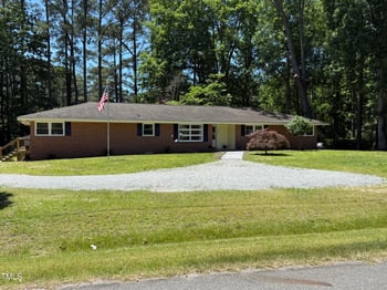 106 Lakeside Dr, Smithfield, NC 27577