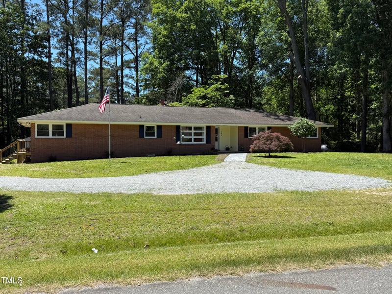 106 Lakeside Dr, Smithfield, NC 27577