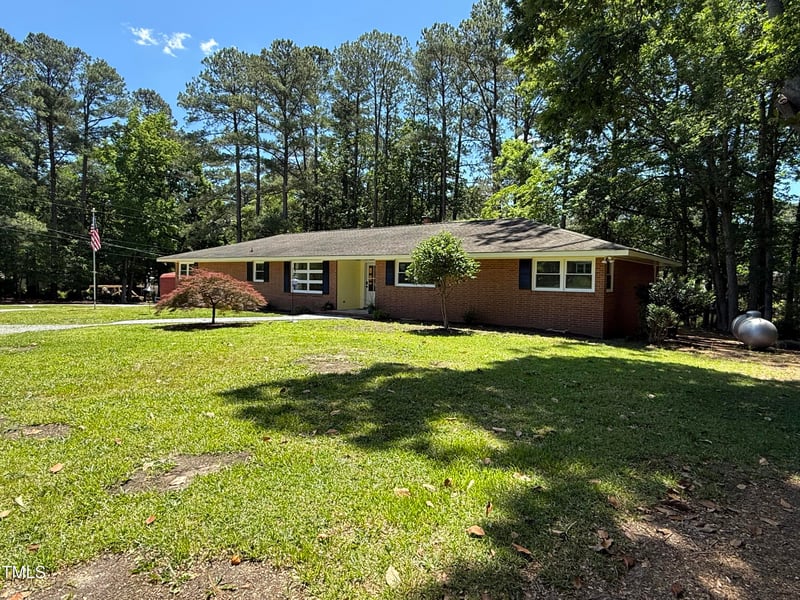 106 Lakeside Dr, Smithfield, NC 27577