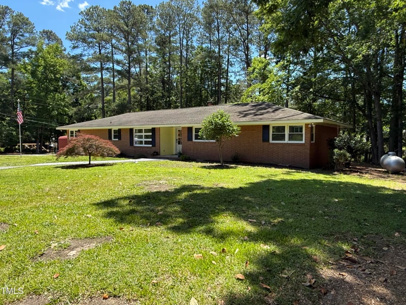 106 Lakeside Dr, Smithfield, NC 27577