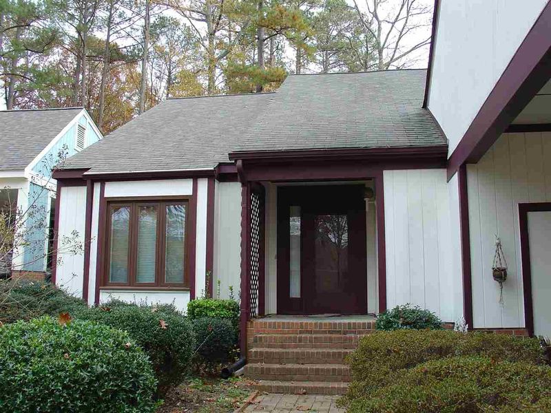 106 Lakeway Ct, Cary, NC 27511