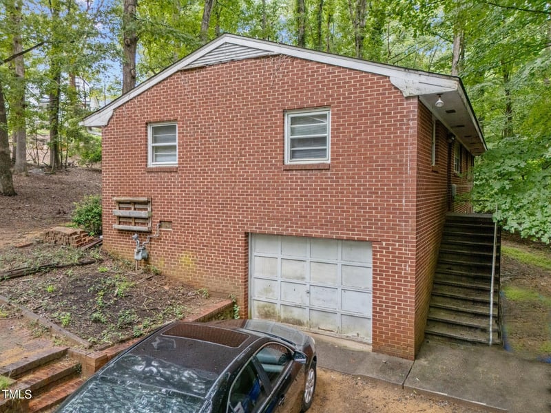 106 Markham Dr, Chapel Hill, NC 27514