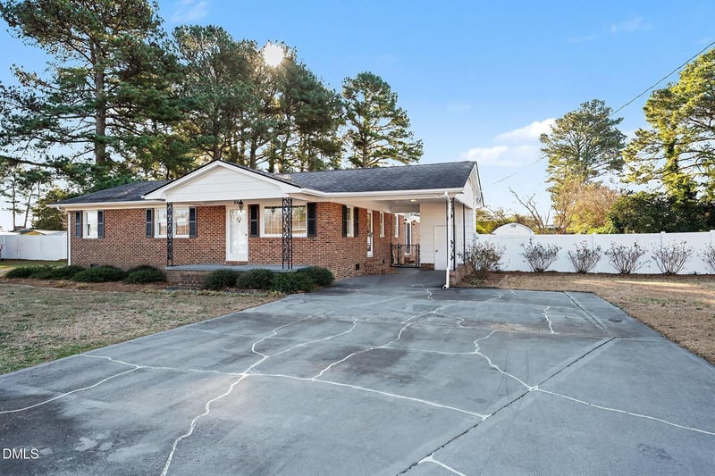106 May St, Dunn, NC 28334