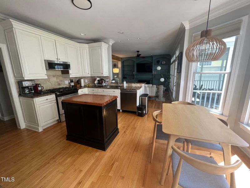 106 Parkside Cir, Chapel Hill, NC 27516