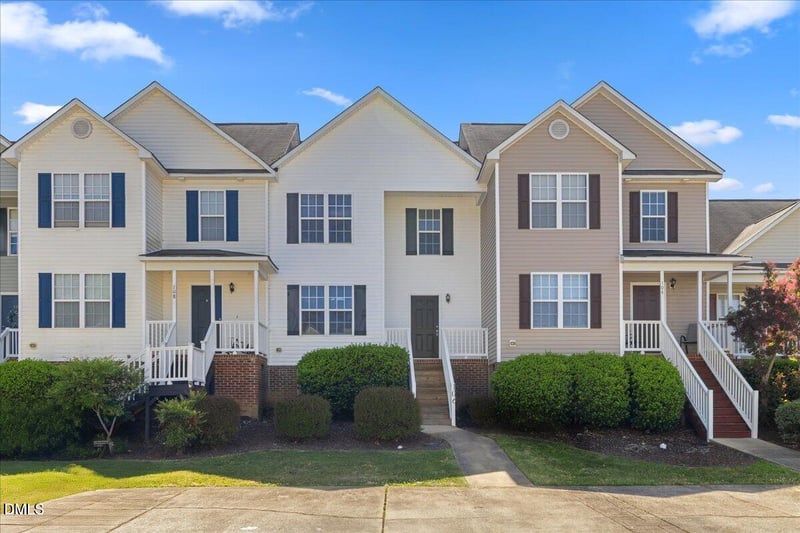 106 Piccadilly Ct, Clayton, NC 27520