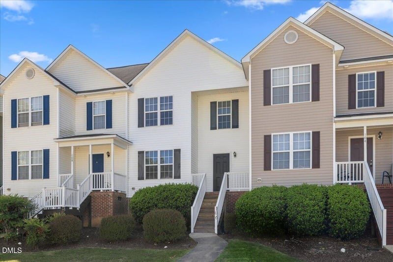 106 Piccadilly Ct, Clayton, NC 27520