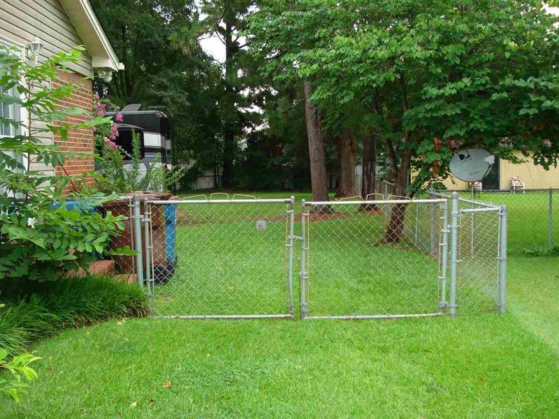 106 W Poppy St, Dunn, NC 28334