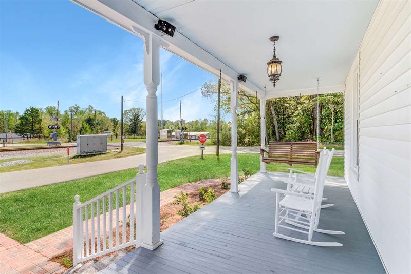 106 N Railroad St, Four Oaks, NC 27524