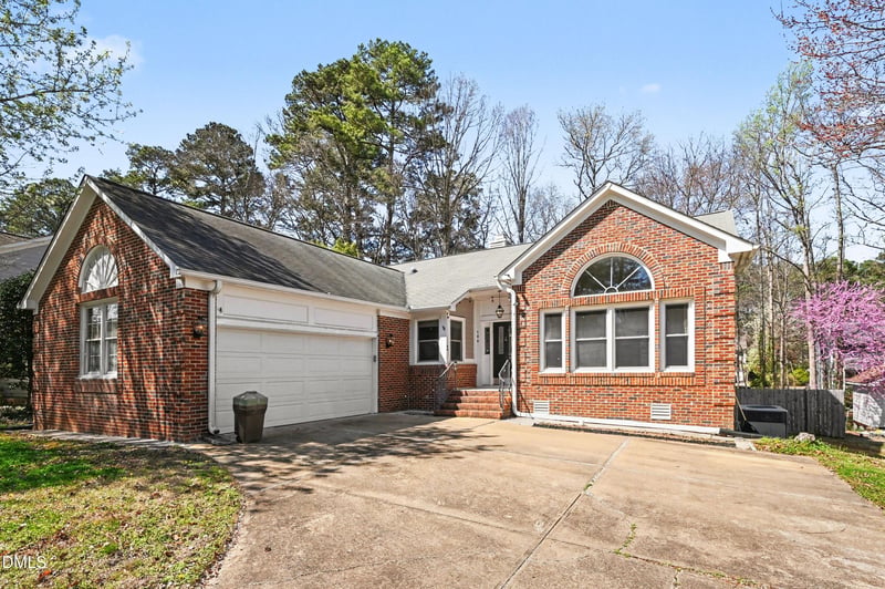106 Stokesay Ct, Cary, NC 27513