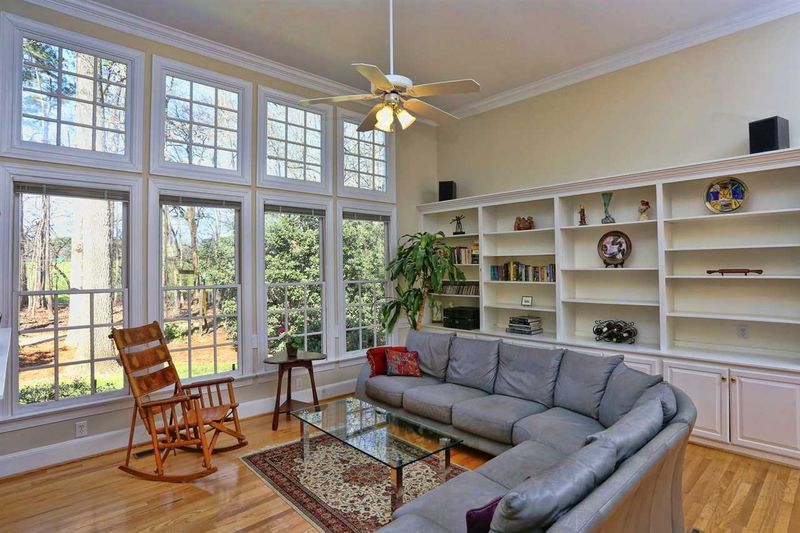 106 Stratford Dr, Chapel Hill, NC 27516