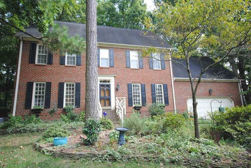 106 Thornewood Dr, Cary, NC 27518