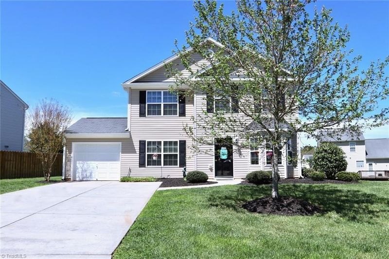 106 W View Dr, Burlington, NC 27215