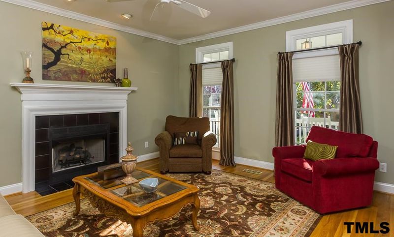 106 Westside Dr, Chapel Hill, NC 27516