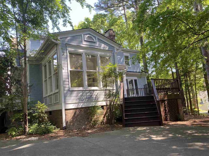 106 Windhover Dr, Chapel Hill, NC 27514