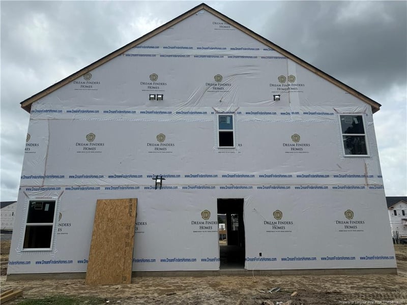 1060 Emerald Stone Loop Ln, Hope Mills, NC 28348