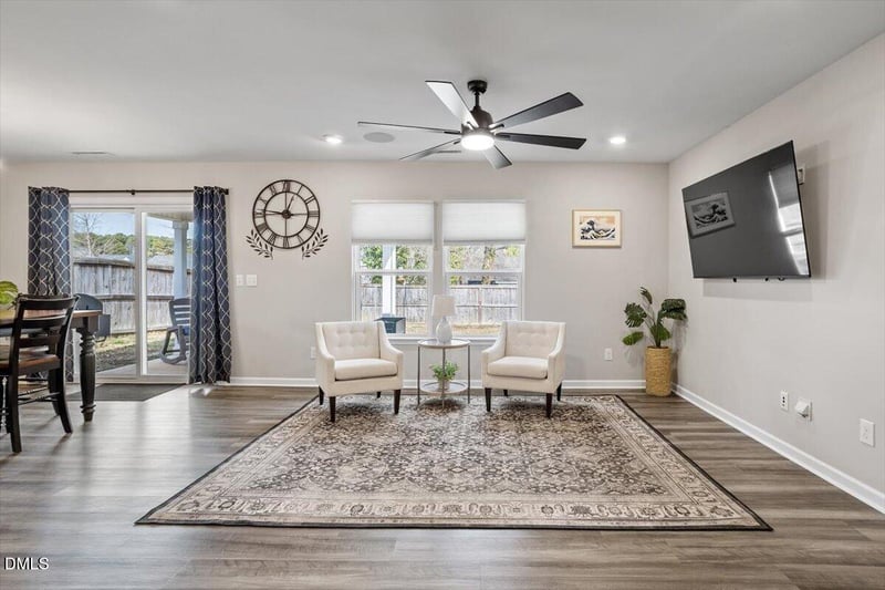 1060 Kafka Dr, Fuquay Varina, NC 27526