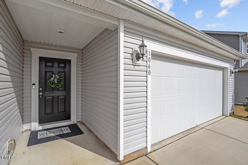 1060 Kafka Dr, Fuquay Varina, NC 27526