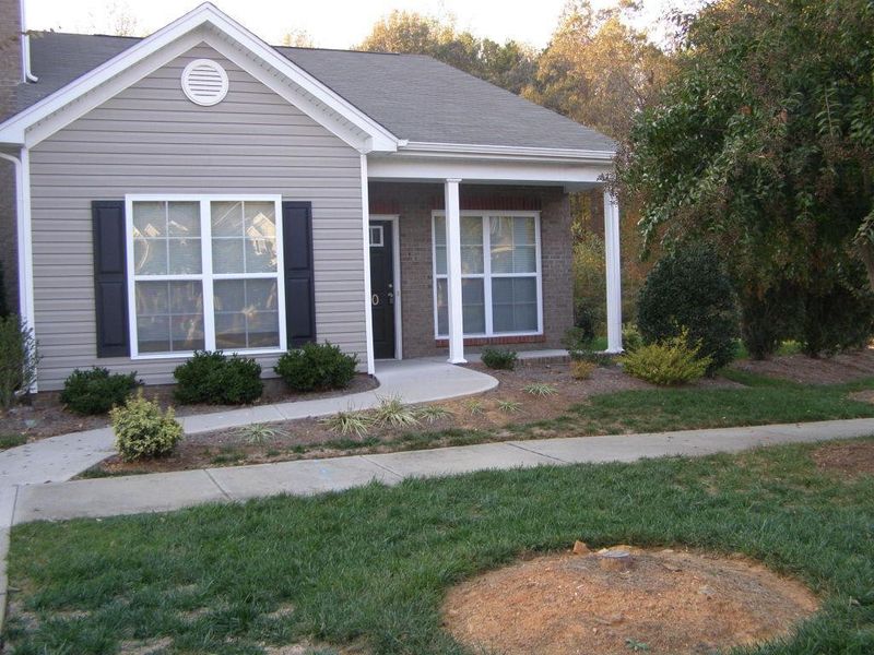 1060 Kelso Ln, Burlington, NC 27215