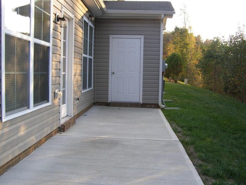 1060 Kelso Ln, Burlington, NC 27215