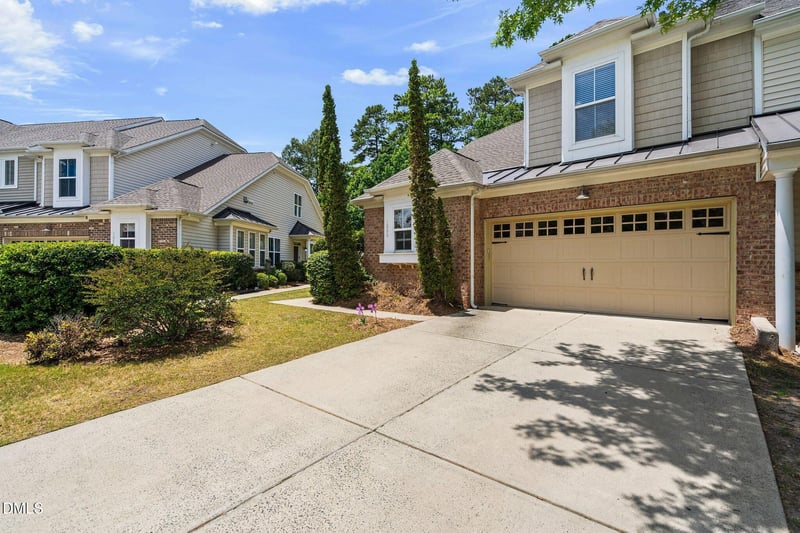 1060 Kingston Grove Dr, Cary, NC 27519