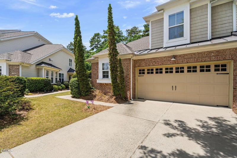 1060 Kingston Grove Dr, Cary, NC 27519