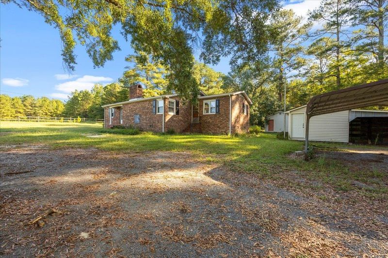 10613 Raleigh Rd, Four Oaks, NC 27524
